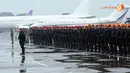 Latihan gabungan satuan penanggulan teror TNI secara resmi ditutup di Bandara Halim Perdanakusuma Jakarta pada Rabu 29 Januari 2014 (Liputan6.com/Helmi Fithriansyah).