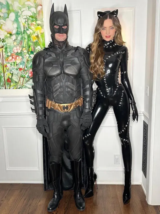 8 Gaya Seleb Dunia Rayakan Halloween Pakai Kostum Unik, Kim Kardashian Jadi Mystique di Film X-Man