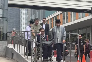 Gubernur DKI Jakarta Pramono Anung meresmikan JPO Sarinah di Jalan MH Thamrin, Jakarta Pusat, usai rampung revitalisasi. (Liputan6.com/Winda Nelfira)