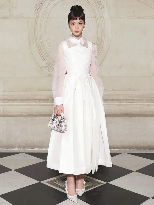 <p>Tampilan Jisoo Blackpink di Haute&nbsp;Couture Dior Paris, credit: @dior</p>