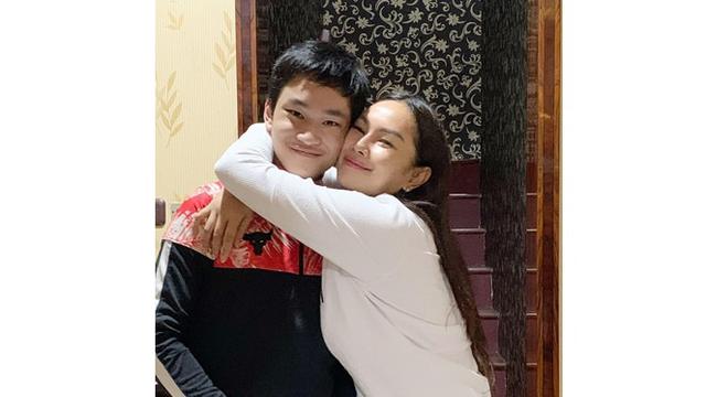 6 Momen Kedekatan Azka Corbuzier dengan Kalina Ocktaranny, Selalu Kompak