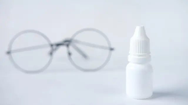 Ilustrasi obat tetes mata