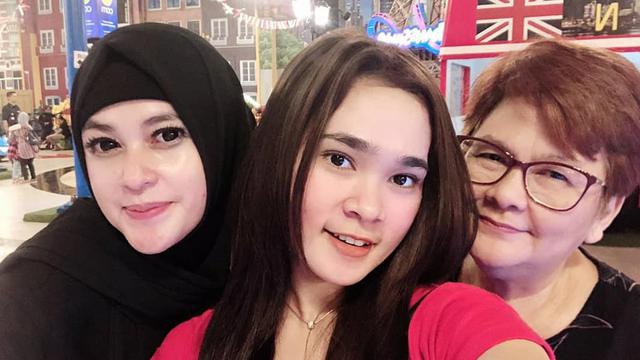 6 Pesona Irene Maya, Istri Ade Jigo yang Cantik dan Elegan