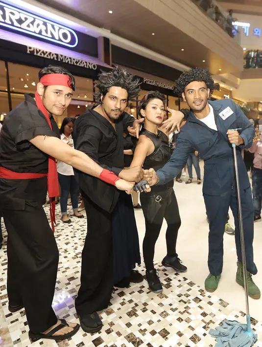 Sontak saat melihat keberhasilannya mencapai tubuh ideal layaknya seorang pemain film action membuat Nirina bangga. (Bambang E. Ros/Bintang.com)