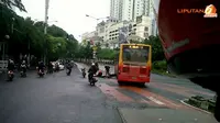 Transjakarta Hantam Motor di Depan ITC Permata Hijau