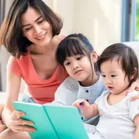 Memilih buku untuk anak./Copyright shutterstock.com/g/Kiwis