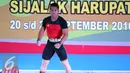 Lifter Jawa Barat, Deni meluapkan ekspresi saat berhasil mengangkat beban 183kg clean and jerk kelas 69kg PON XIX di Gymnasium Si Jalak Harupat, Kab Bandung, Rabu (21/9). Deni meraih emas dengan total angkatan 328kg. (Liputan6.com/Helmi Fithriansyah)