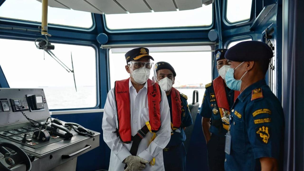 Menteri Perhubungan Budi Karya Sumadi melakukan tinjauan ke pangkalan Kesatuan Penjagaan Laut dan Pantai (KPLP) Ditjen Perhubungan Laut, di Tanjung Priok, Jakarta, Jumat (1/1/2021). (Dok Kemenhub)