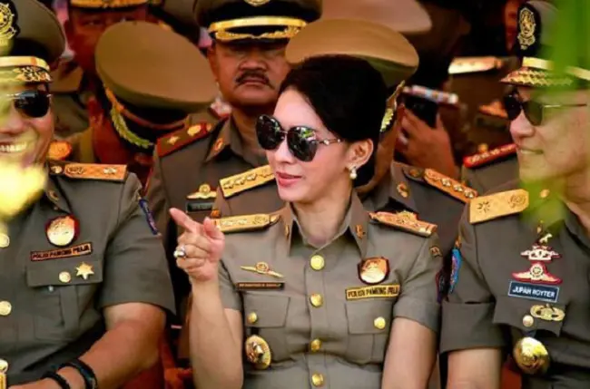 Berkenalan dengan satu lagi srikandi, bupati cantik dari Sulawesi Utara, Sri Wahyuni Maria Manalip. Sumber foto: Instagram.