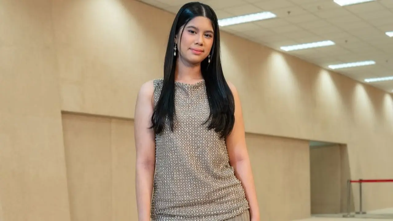 Almira Yudhoyono saat Dampingi Sang Ibundanya Annisa Pohan Hadir di Fashion Show