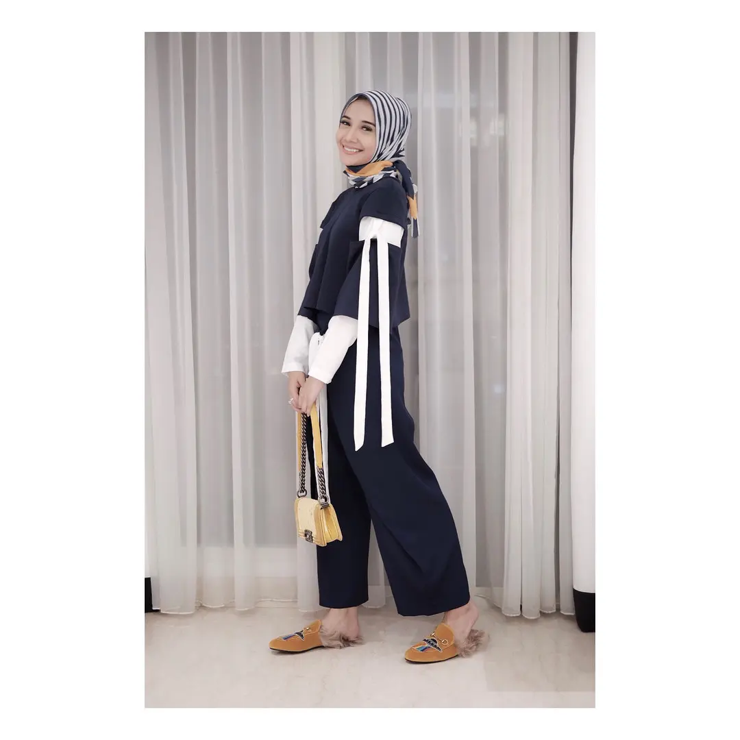 Tips memadupadankan pakaian dengan mules shoes. (Image: zaskiasungkar15/instagram)