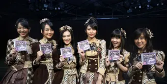 Popularitas JKT48 terus ditunjukan lewat bakat dan karyanya para personel. Kali ini JKT48 resmi meluncurkan album kedua yang bertajuk 'Mahagita'. (Adrian Putra/Bintang.com)