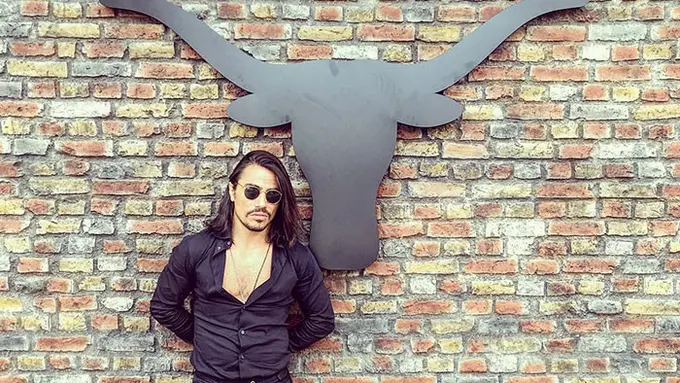 [Bintang] Cara Masak Chef Ganteng Ini Jadi Bahan Meme di Internet! Kocak!