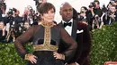 Kris Jenner miliki kekasih yang usianya jauh lebih muda darinya. Perbedaan usia mereka adalah 25 tahun. (REX/Shutterstock/HollywoodLife)