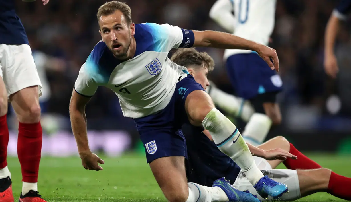 Sementara itu, Skotlandia sempat menipiskan jarak berkat gol bunuh diri Harry Maguire. (AP Photo/Scott Heppell)