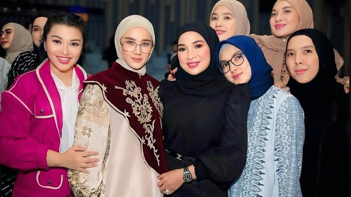 5 Artis Tampil Anggun Berbalut Gamis di Anniversary Pernikahan Haji Isam, Memukau