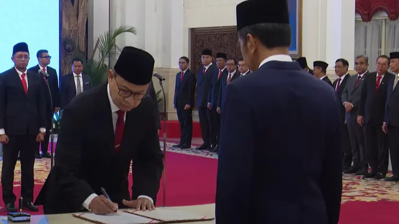 Profil Taruna Ikrar, Kepala BPOM RI yang Baru. Dia Dilantik Presiden, Joko Widodo (Jokowi) di Istana Negara, Jakarta, pada Senin, 19 Agustus 2024.