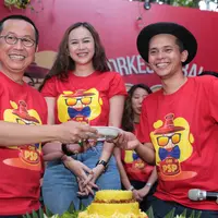 Film yang berjudul Orkes Moral Pengantar Sinar Petromaks  (OM PSP)mengangkat kisah hidup para personelnya. Salah satu lagunya yang sempat populer adalah Fatimah. (Nurwahyunan/Bintang.com)