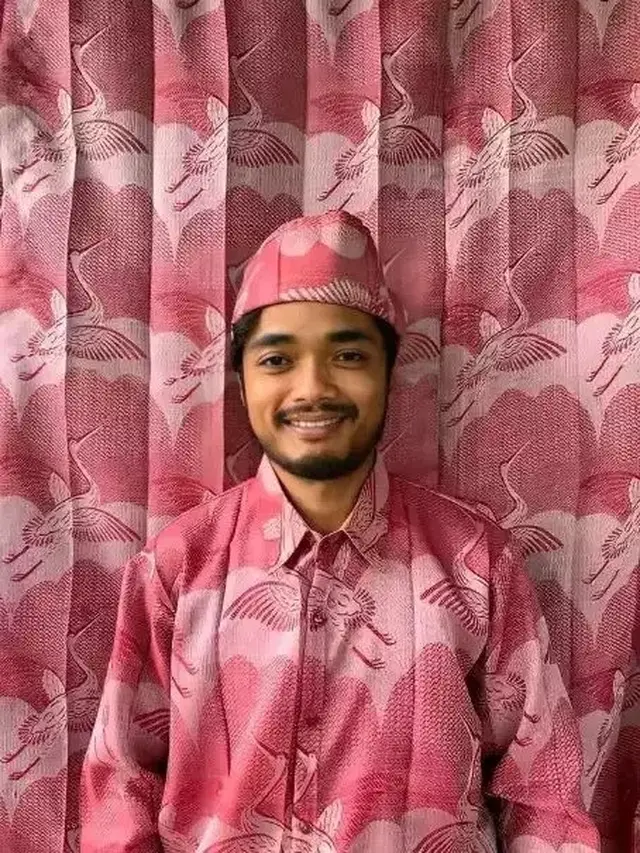6 Outfit Absurd dari Khoirul Anam Ini di Luar Nalar, Out of The Box