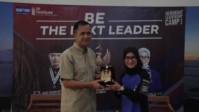 Mentrans Iftitah Sulaiman dan Iti Octavia Jayabaya. (Selasa, 28/01/2025). (Demokrat Banten).