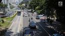 Sejumlah kendaraan melintas di Jalan Merdeka Barat, Jakarta, Rabu (19/6/2019). Hari ini jalan tersebut dibuka untuk umum di tengah berlangsungnya sidang ketiga sengketa Pilpres 2019. (Liputan6.com/Faizal Fanani)
