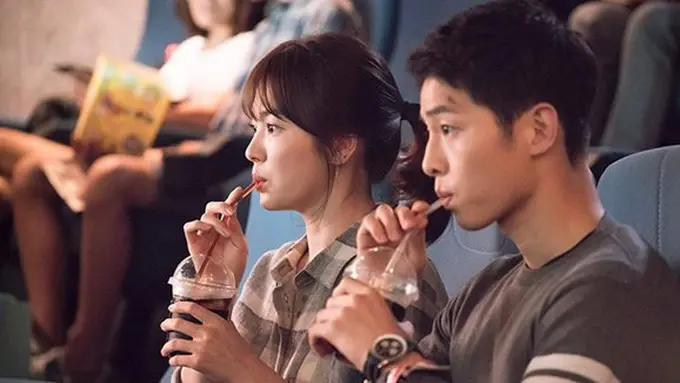 Pasangan pengantin baru berbulan madu ke Eropa/copyright: krozz.com