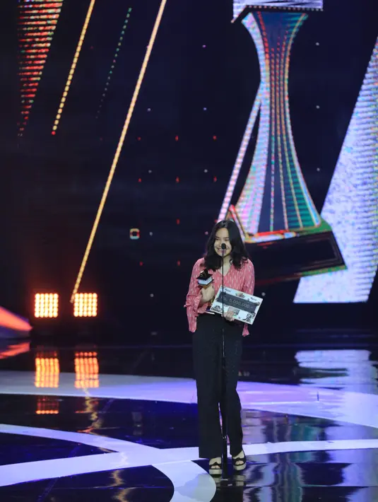 "Ayah sedang kerja. Jadi ngak bisa hadir dan minta aku untuk datang mewakili," kata Satine Zaneta. (Adrian Putra/Bintang.com)