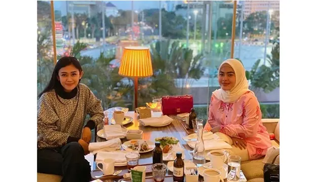 6 Potret Kedekatan Syahrini dan Oline Mendeng 'Sitkom OB', Hadir di Baby Shower