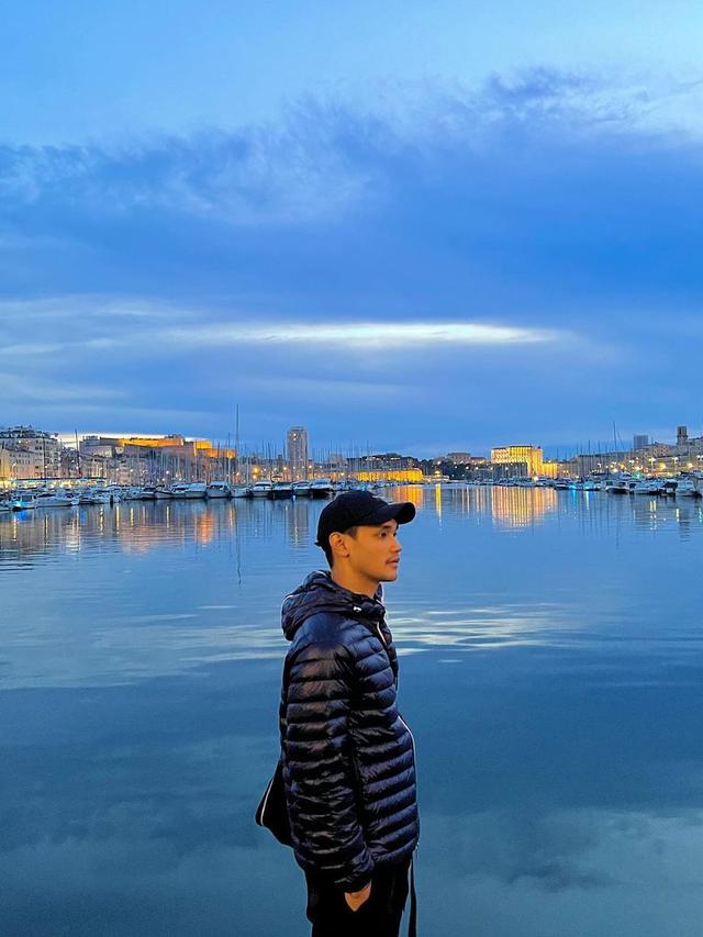 Afgan Liburan di Perancis