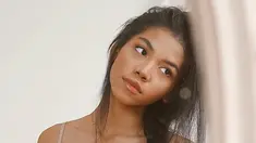 Kecantikan Zsa Zsa Utari memang banyak menuai pujian. Memiliki kulit sawo matang, seperti yang dimiliki oleh kebanyakan orang Indonesia asli, membuat makeup looks perempuan 19 tahun ini banyak dijadikan inspirasi. Potretnya dengan riasan yang natural pun bisa untuk disontek. (Liputan6.com/IG/@zsazsautari)