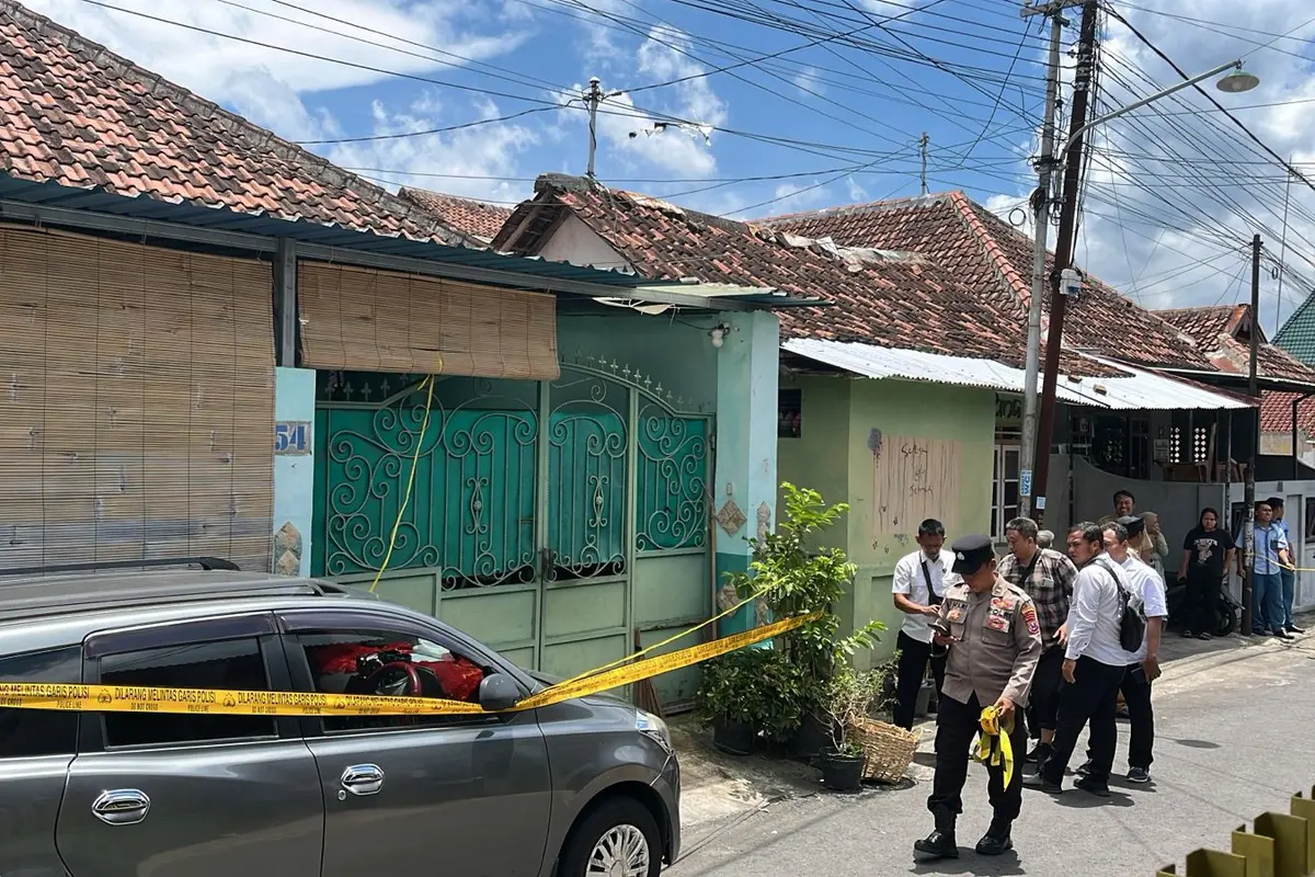 Polisi Lakukan olah TKP kasus pembunuhan di Banyuwangi.