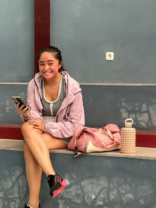 Marshanda juga sering membagikan potret dirinya sedang berolahraga dalam balutan outfit sporty. [Foto: Instagram/marshanda99]
