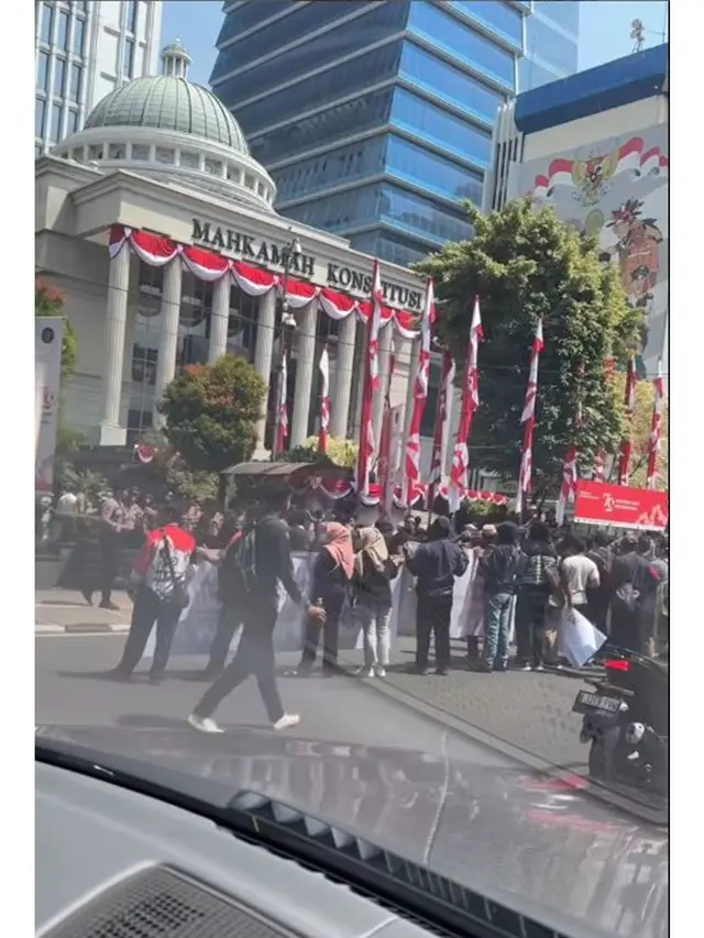 15 Artis Ikut Aksi Tolak RUU Pilkada di Gedung DPR RI, Reza Rahadian hingga Komika