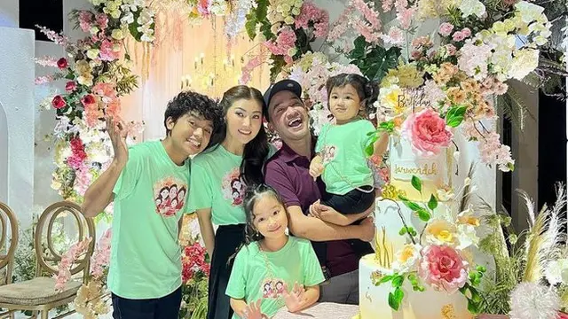 6 Potret Pesta Ulang Tahun Sarwendah ke-33 Tahun, Bertabur Bintang
