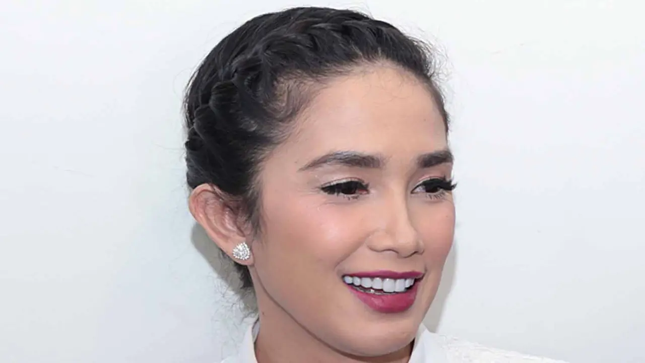 [Bintang] Ussy Sulistiawaty