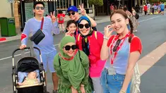 Usai merayakan Idul Adha, Ayu Ting Ting diketahui mengajak anak, kedua orang tua, adik serta adik ipar dan keponakannya liburan bersama. Tak tanggung-tanggung penyanyi sekaligua pembawa acara ini mengajak keluarganya untuk berlibur ke Singapura. (Liputan6.com/IG/@ayutingting92)