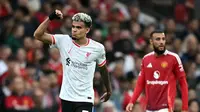 Luis Diaz (kiri) merayakan gol keduanya ke gawang Manchester United saat Liverpool bertandang ke Old Trafford pada pekan ketiga Liga Inggris 2024/2025, Minggu (1/9/2024) malam WIB. (Paul ELLIS / AFP)