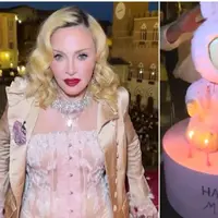 Madonna Rayakan Ulang Tahun ke-67 di Italia dapat kue Labubu besar. [@madonna]