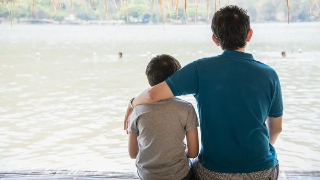 Ayah dan Anak. (foto: Pinterest/Calm Sage).