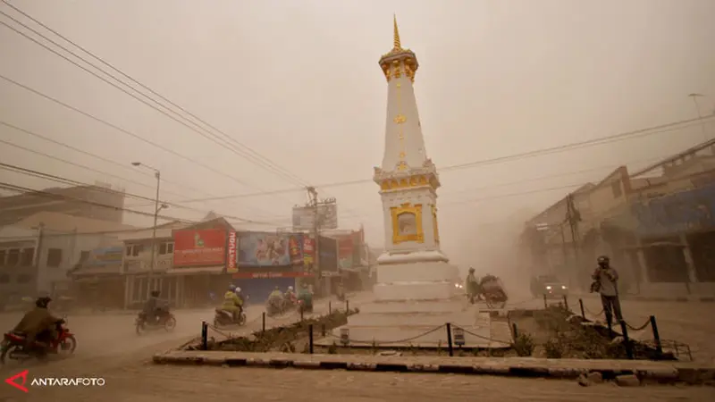 abu-gunung-kelud-jogja140214c.jpg