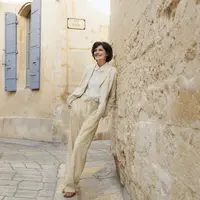 Mengintip koleksi SS20 Uniqlo x Ines De La Fressange yang tampilkan Paris di masa lampau (Foto: Uniqlo)