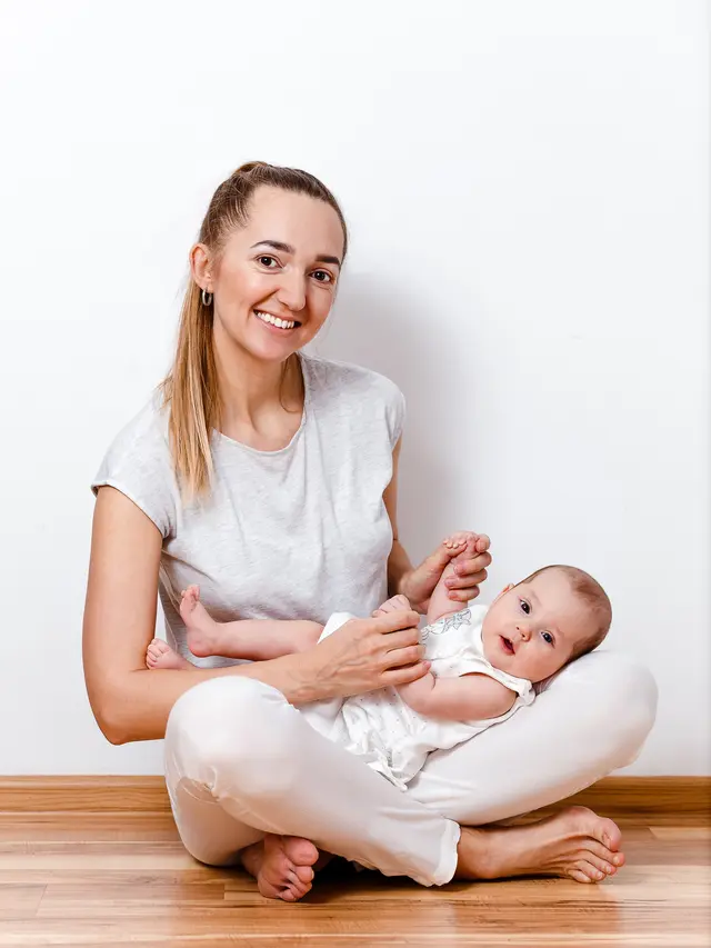 ilustrasi mom and baby/unsplash