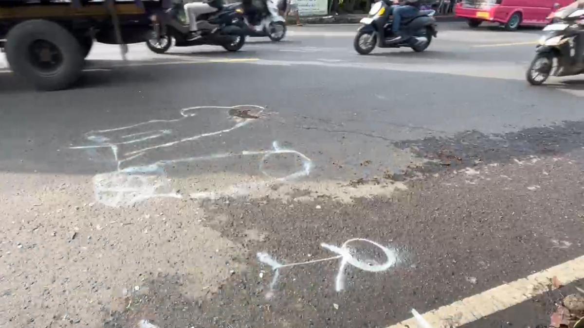 Pasutri Boncengan Tabrak Truk Parkir di Sukabumi: Suami Tewas, Istri Luka Parah