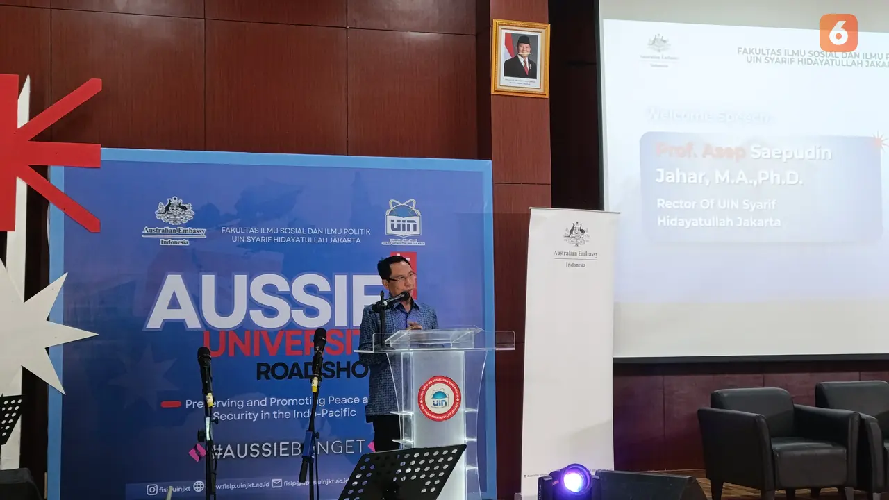 Prof. Asep menyampaikan sambutan pembukaan pada acara #AussieBanget University Roadshow di Auditorium Bahtiar Effendy, UIN Syarif Hidayatullah Jakarta, Selasa (30/9/2025).(30/9/2025)
