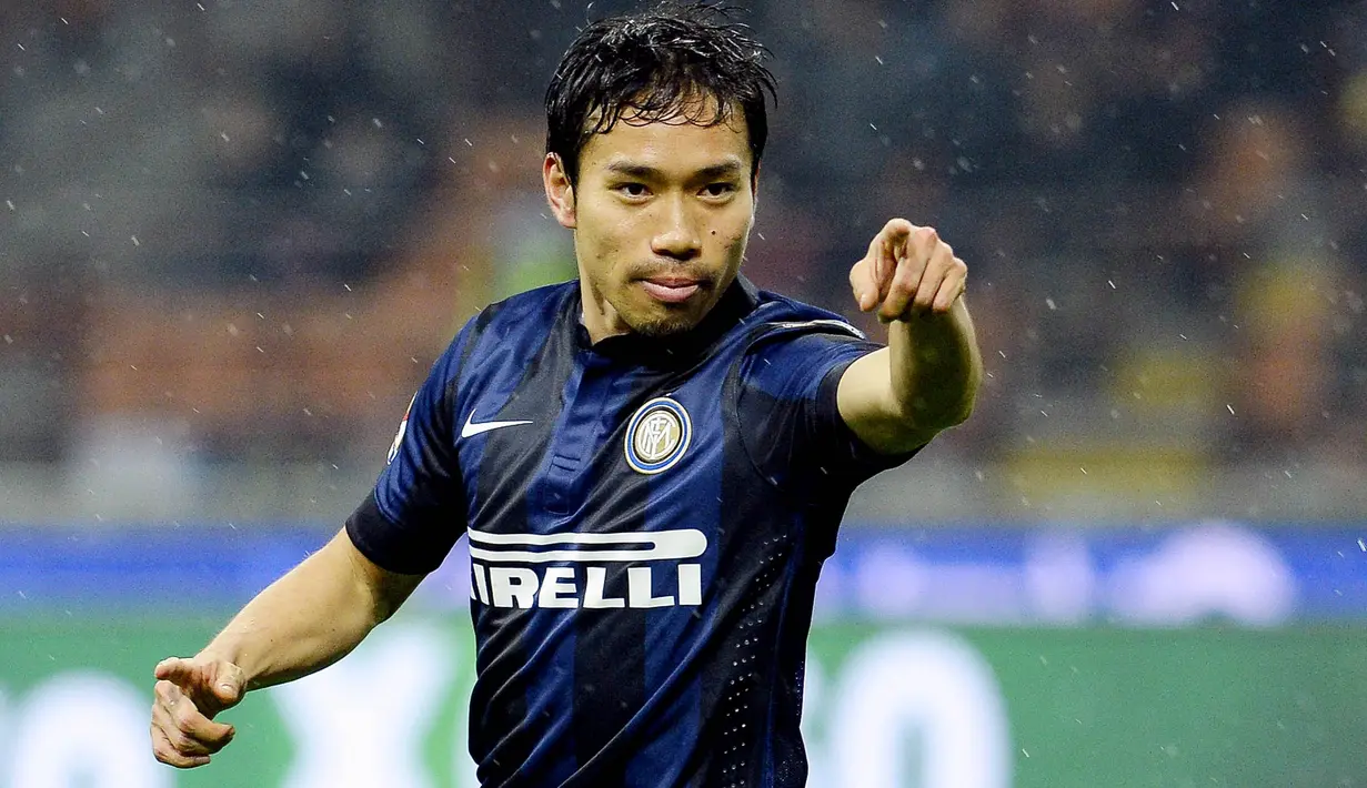 4. Yuto Nagatomo - Pendidikan tinggi merupakan hal yang lumrah bagi warga Jepang, begitu juga bagi mantan bek Inter Milan ini. Pemain yang saat ini memperkuat Galatasaray itu merupakan sarjana ekonomi di Doshisha University. (AFP/Andreas Solaro)