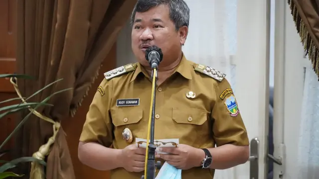 Bupati Garut Rudy Gunawan menyatakan, rencannya suntikan 10 ribu dosis vaksin dari BI dan OJK Jabar tersebut, akan segera distribusikan bagi puskesmas-puskesmas di Garut.