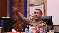 Dirlantas Polda Jatim Kombes Latif Usman menegaskan, polisi lalu lintas di jajaran Polda Jatim tidak boleh menilang pelanggar di tempat atau lokasi.