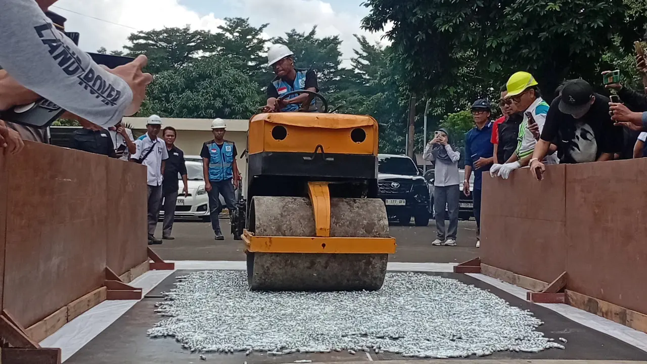 Pemusnahan busi palsu PT Niterra