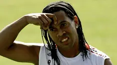 Brazilian player Ronaldinho attends a training session at Al-Nasr's club ground in Dubai on January 2, 2009. Italian football giants AC Milan arrived on December 29 to start their winter training camp. AFP PHOTO/MARWAN NAAMANI