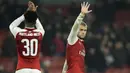 Gelandang Arsenal, Jack Wilshere, menyapa suporter usai melawan Crvena Zvezda pada laga Liga Europa di Stadion Emirates, London, Kamis (2/11/2017). Kedua klub bermain imbang 0-0. (AP/Tim Ireland)